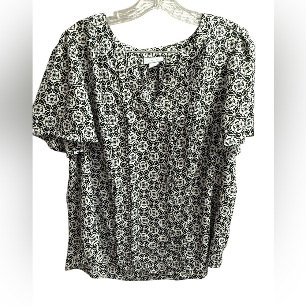 Liz Claiborne Women’s Black White Large Floral Blouse